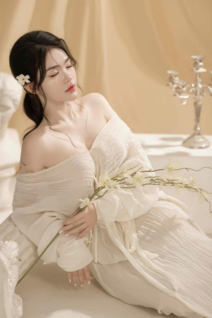 Món quà của người yêu của anh trai cho cậu em Người chồng thi cử đạt thành tích tốt